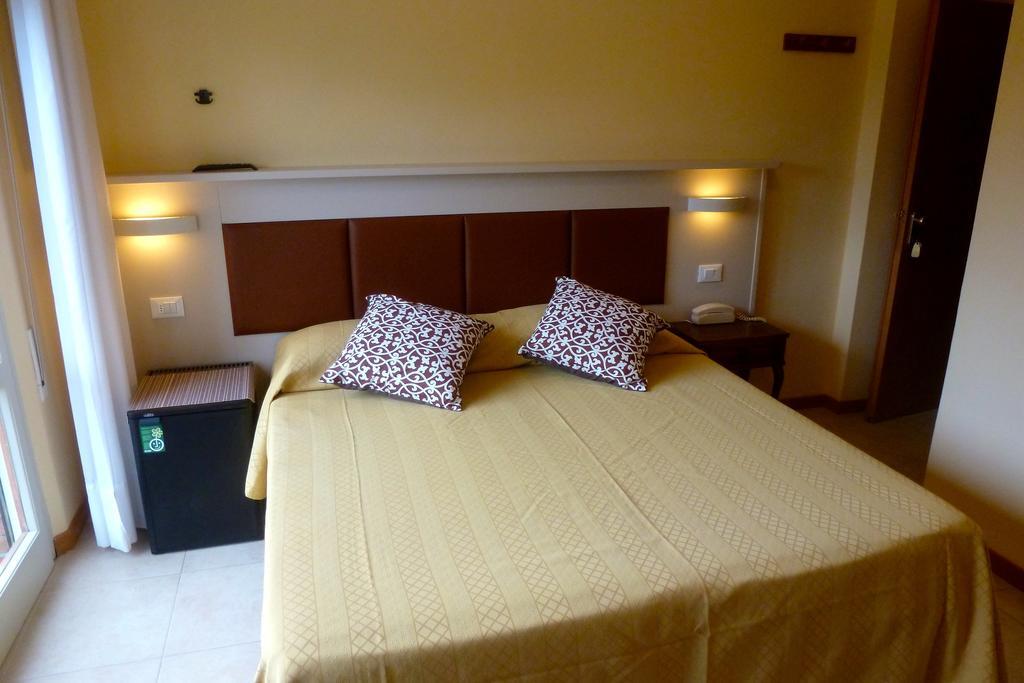 לידו די קאמאיורה Hotel Versilia מראה חיצוני תמונה
