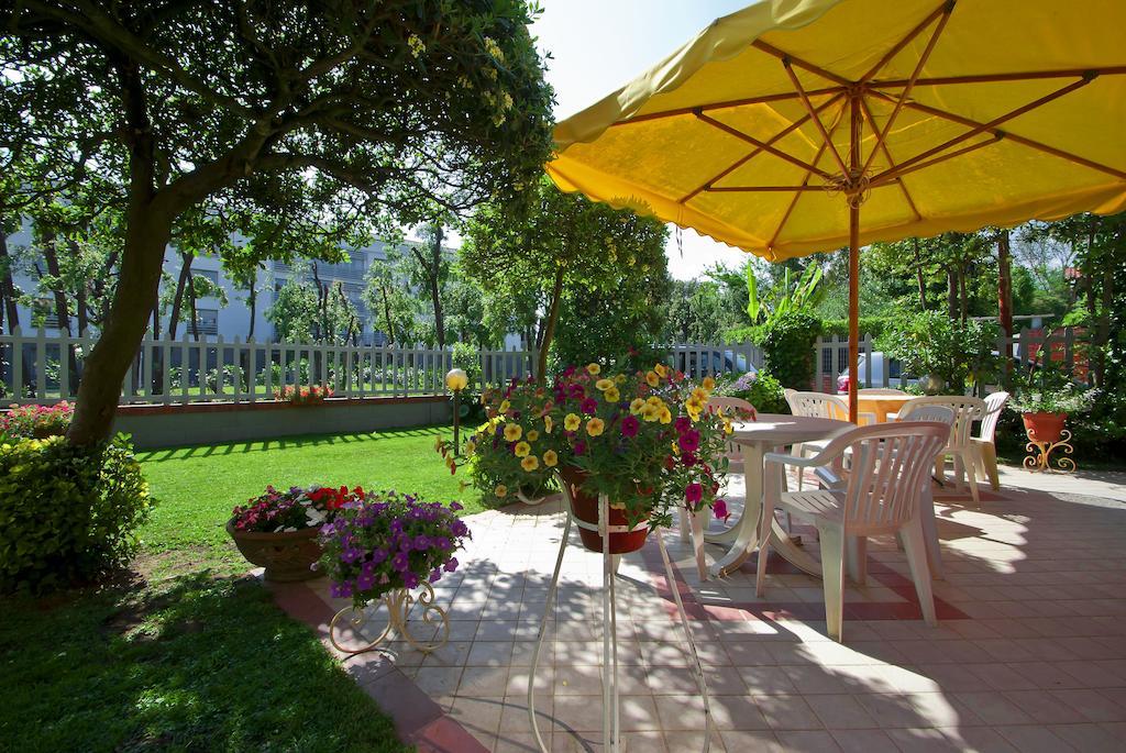 לידו די קאמאיורה Hotel Versilia מראה חיצוני תמונה